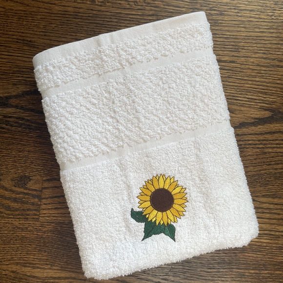 Embroidery white bath towel with sunflower design size 42×24inches - Picture 1 of 2